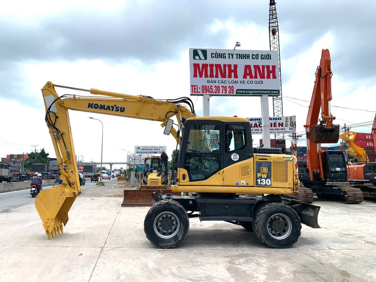 XE ĐÀO BÁNH LỐP