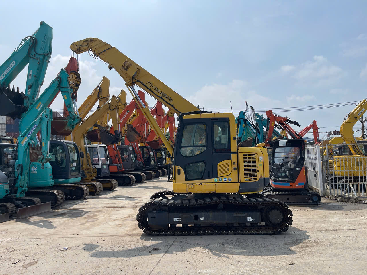 XE CẨU BÁNH XÍCH
